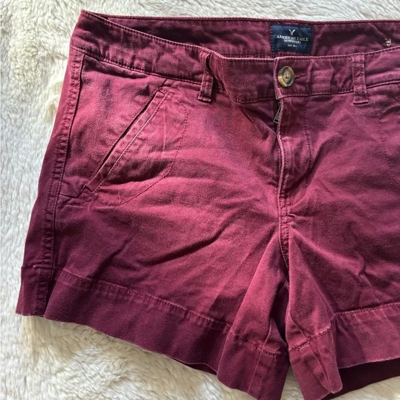 American Eagle Outfitters - Burgundy Mid Rise Cargo Shorts - Picture 2 of 4